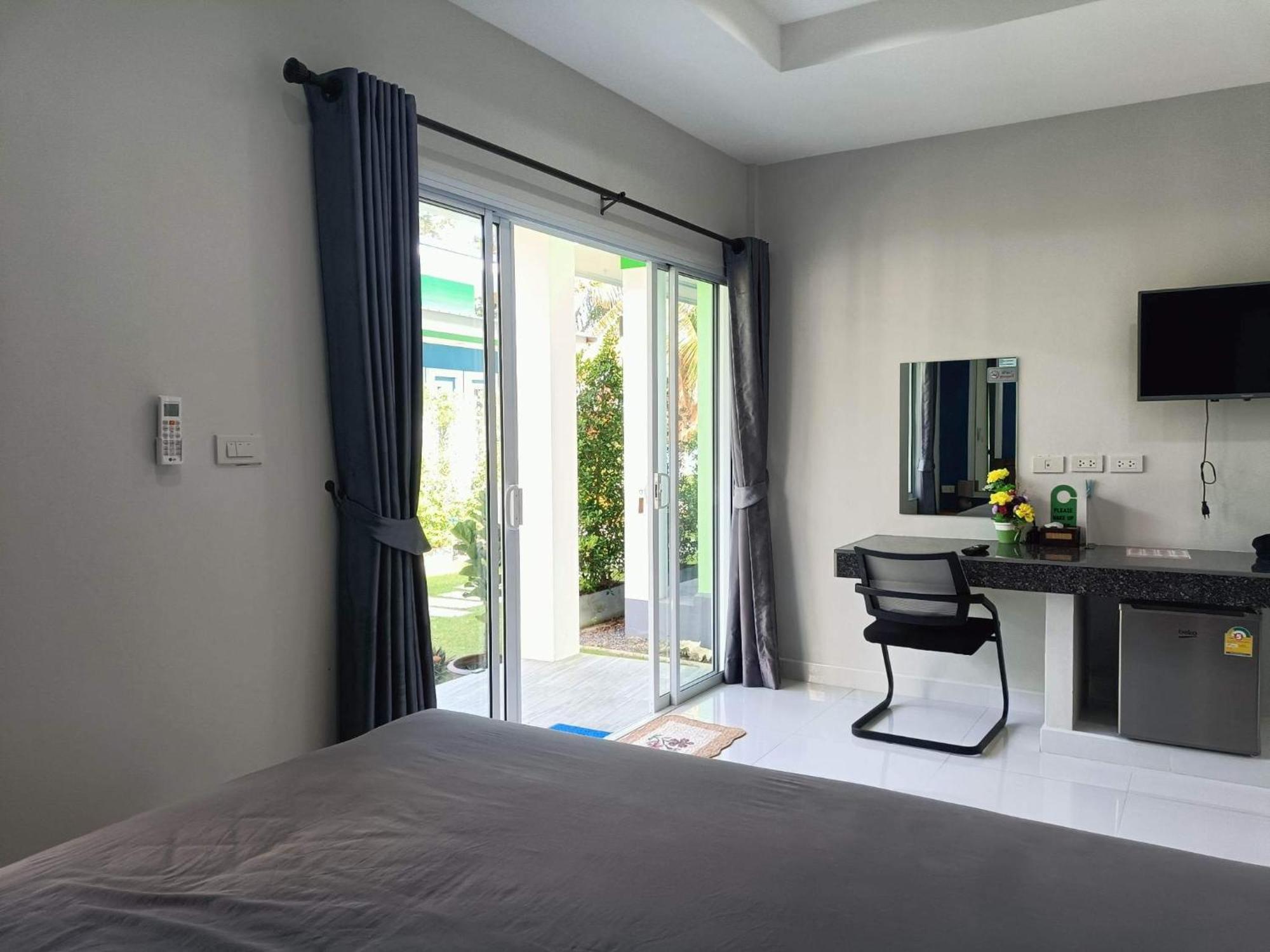 Coco Sea Bangpo Resort Ban Bang Po Zimmer foto